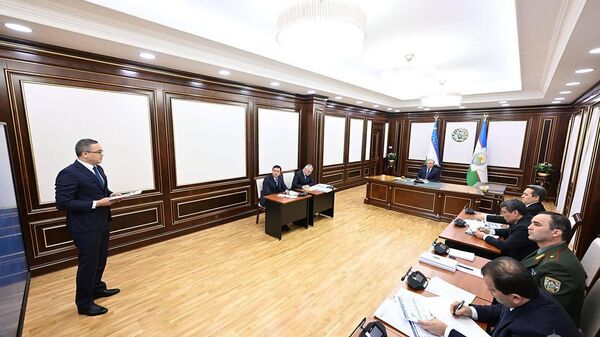 Шавкат Мирзиёев ознакомился с презентацией предложений по совершенствованию системы технического регулирования. - Sputnik Узбекистан
