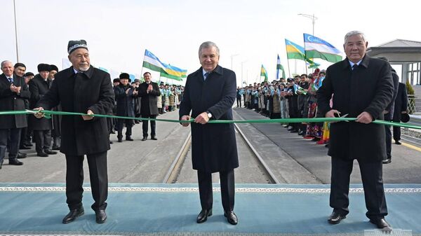 Shavkat Mirziyoyev prinyal uchastie v seremonii otkritiya novogo mosta cherez Amudaryu. - Sputnik O‘zbekiston