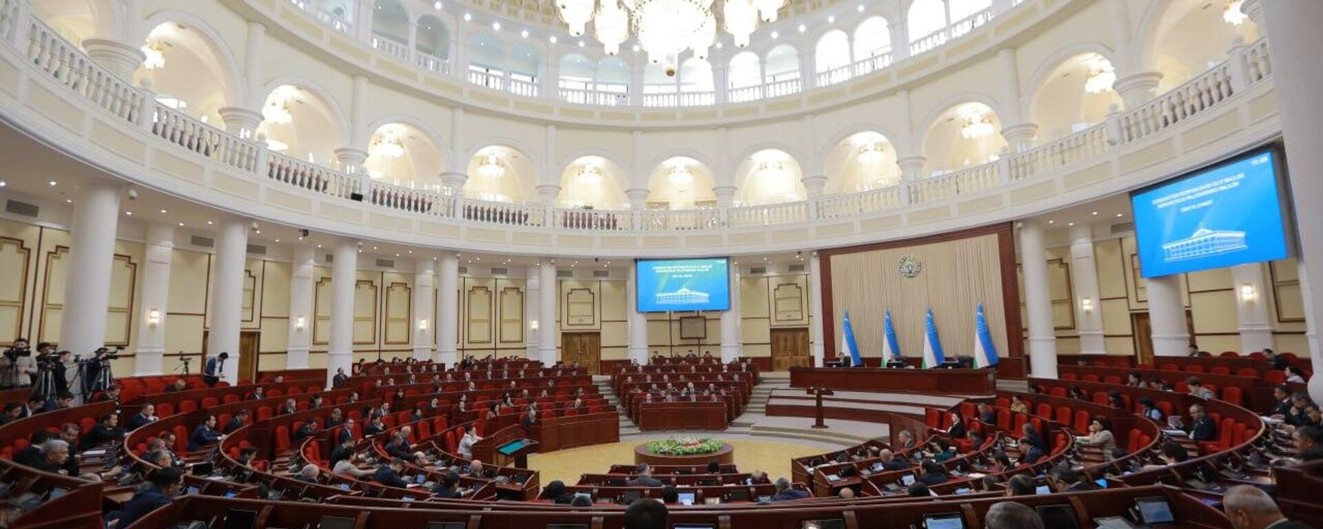 Zasedaniya Zakonodatelnoy palati Oliy Majlisa - Sputnik O‘zbekiston, 1920, 06.01.2026