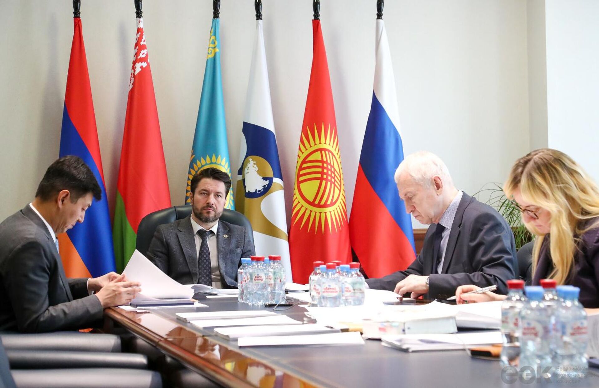 ЕЭК продолжает работу по созданию общих энергорынков - Sputnik Узбекистан, 1920, 09.03.2024