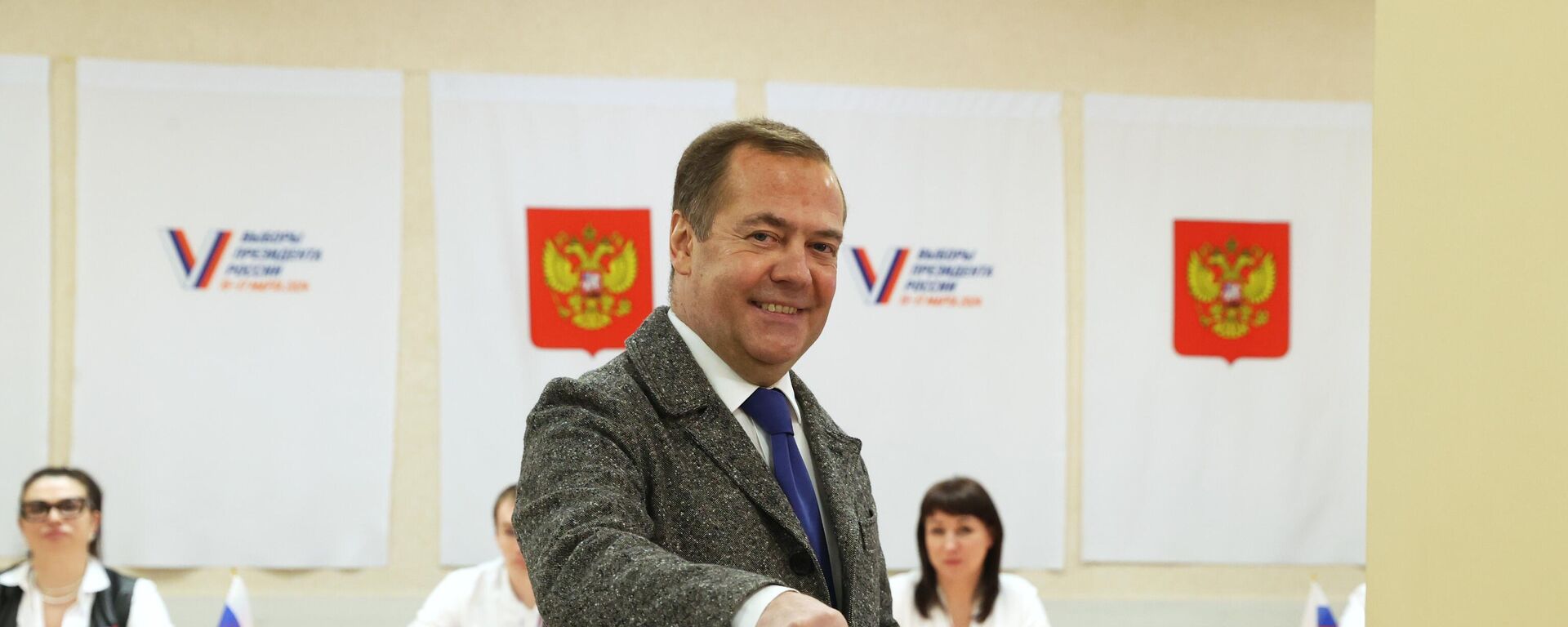 Zampred Sovbeza RF Medvedev progolosoval na viborax prezidenta RF - Sputnik O‘zbekiston, 1920, 15.03.2024