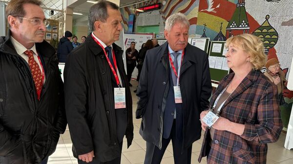 Делегация Узбекистана посетила ряд избирательных участков Москвы и ознакомились с ходом голосования - Sputnik Ўзбекистон