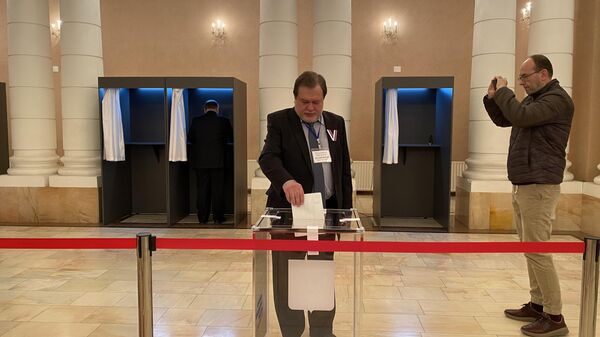 Избирательные участки для выборов президента РФ открылись в Узбекистане - Sputnik Узбекистан