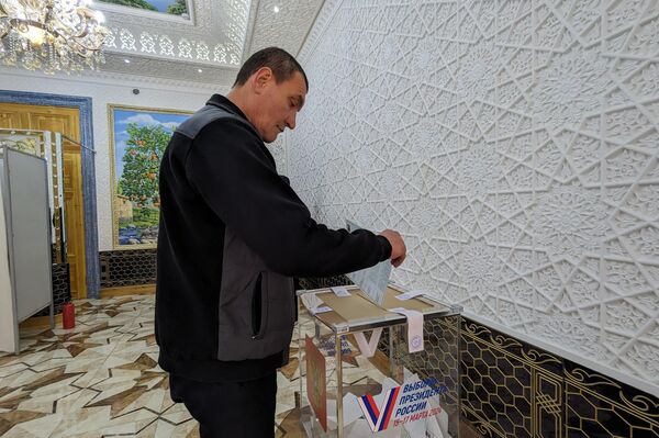 Голосование на выборах президента России в Самарканде - Sputnik Узбекистан