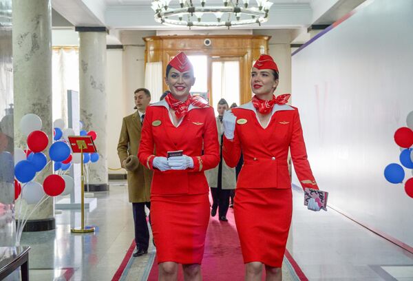 Сотрудники &quot;Аэрофлота&quot; пришли на избирательный участок в российское посольство в Пекине - Sputnik Узбекистан
