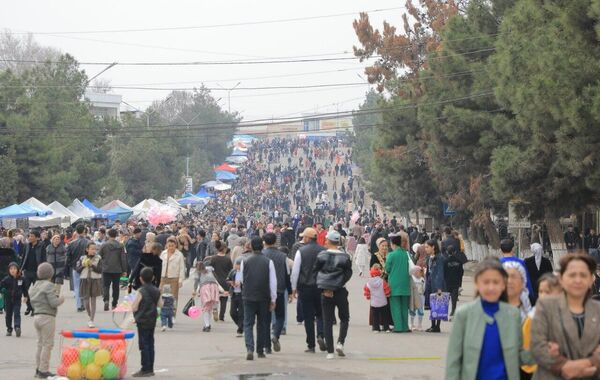 Всенародные гулянья в городе Чуст Наманганской области - Sputnik Узбекистан