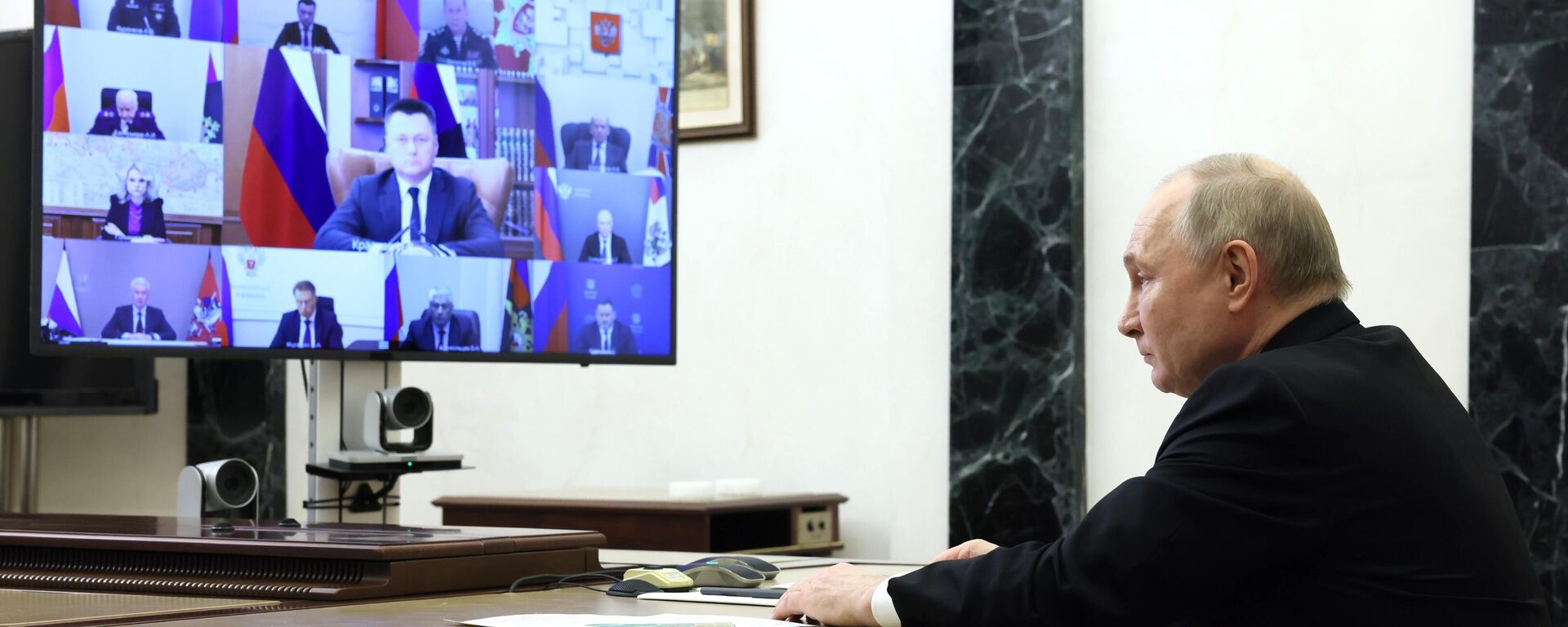 Президент РФ В. Путин провел совещание по мерам, принимаемым после теракта в Крокус Сити Холле - Sputnik Узбекистан, 1920, 26.03.2024