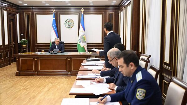 Шавкат Мирзиёев провел совещание по вопросам стабильного развития и повышения конкурентоспособности отраслей экономики - Sputnik Узбекистан