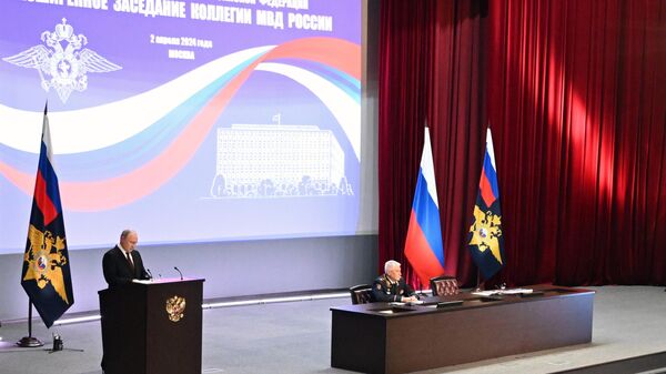 Президент Владимир Путин принял участие в ежегодном расширенном заседании коллегии МВД - Sputnik Узбекистан