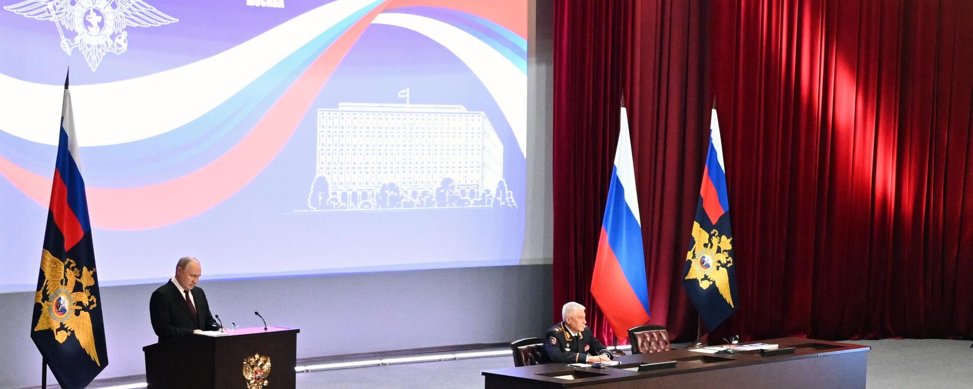 Президент Владимир Путин принял участие в ежегодном расширенном заседании коллегии МВД - Sputnik Узбекистан, 1920, 02.04.2024