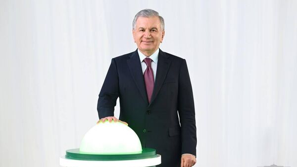 Prezident Shavkat Mirziyoyev prinyal uchastie v seremonii zapuska stroitelstva rada obyektov na territorii Novogo Tashkenta - Sputnik O‘zbekiston