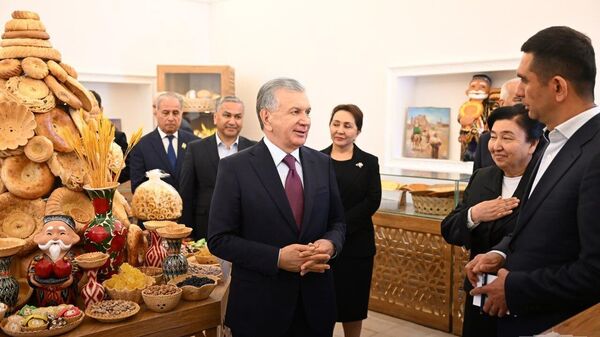 Президент Шавкат Мирзиёев 3 апреля посетил махаллю Гулбозор в Шайхантахурском районе столицы - Sputnik Узбекистан