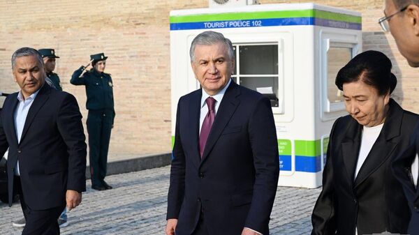 Президент Шавкат Мирзиёев 3 апреля посетил махаллю Гулбозор в Шайхантахурском районе столицы - Sputnik Ўзбекистон