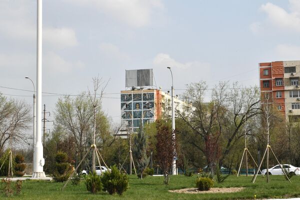 Toshkent shahrining Suvsoz massivida joylashgan turar-joy binolaridan biridagi mozaikali panno - Sputnik O‘zbekiston