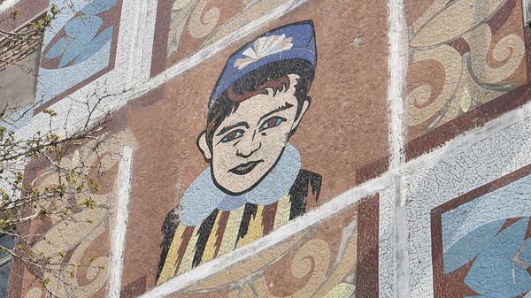 Мозаичное панно на одном из жилых домов расположенном по улице Водник города Ташкент - Sputnik Ўзбекистон