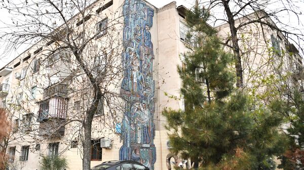 Мозаичное панно на одном из жилых домов расположенном по улице Таллимаржон 30города Ташкент - Sputnik Узбекистан