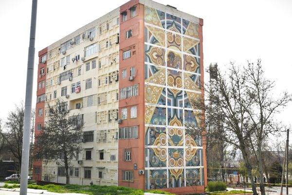 Мозаичное панно на одном из жилых домов на массиве Водник  - Sputnik Узбекистан