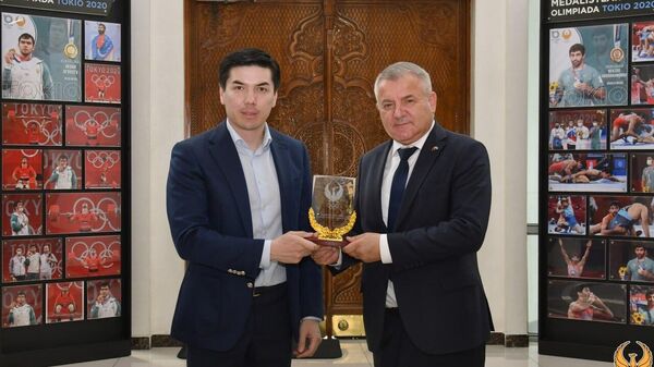 Чрезвычайный и Полномочный Посол Республики Беларусь в Узбекистане посетил НОК - Sputnik Узбекистан