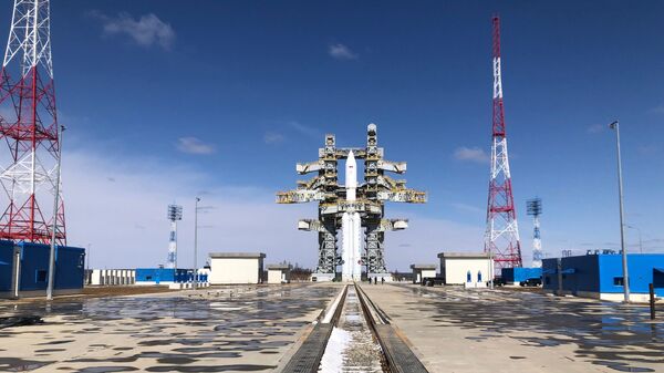 Первую в истории космодрома Восточный ракету Ангара установили на стартовый стол - Sputnik Узбекистан