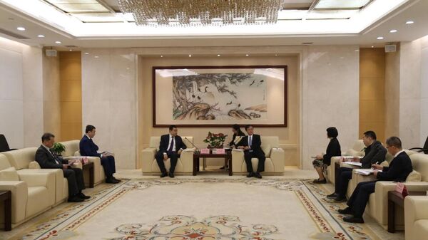 Представители Генконсульства Узбекистана в Гуанчжоу встретились с заместителем мэра города Дунгуань - Sputnik Узбекистан