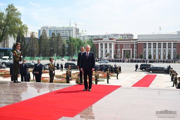 Президент Республики Узбекистан прибыл в Душанбе - Sputnik Узбекистан