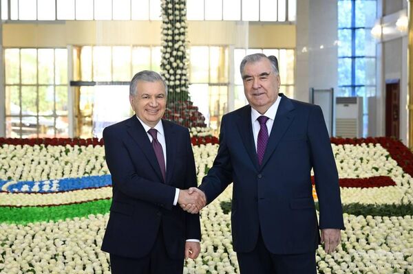 Президент Республики Узбекистан прибыл в Душанбе - Sputnik Ўзбекистон
