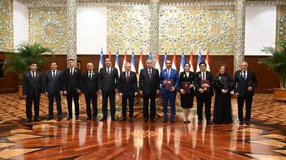 Президенты Узбекистана и Таджикистана присвоили высокие почетные звания деятелям культуры и искусства двух стран
