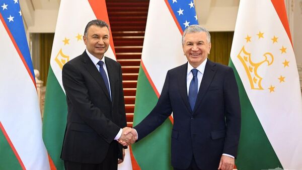 Встреча Шавката Мирзиёева с премьер-министром Республики Таджикистан Кохиром Расулзода - Sputnik Узбекистан