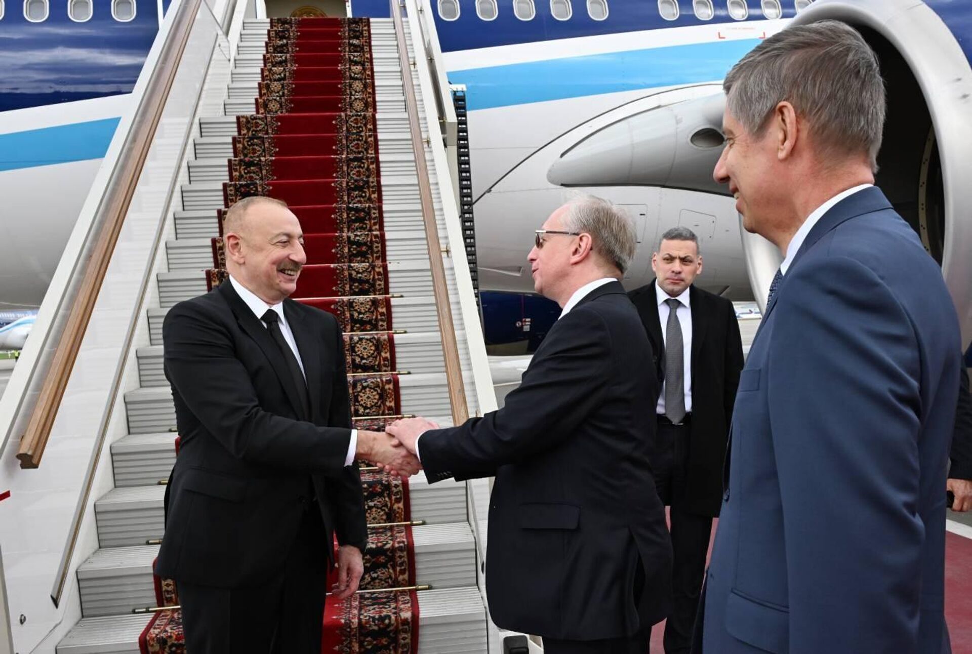 Президент Азербайджана Ильхам Алиев прибыл в Москву  - Sputnik Ўзбекистон, 1920, 22.04.2024