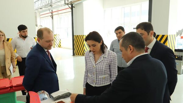 Министр ЕЭК посетила расположенные на территории технопарка три совместных химических предприятия - Sputnik Ўзбекистон