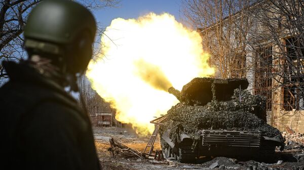 Боевая работа танкистов группировки Центр на Авдеевском направлении - Sputnik Узбекистан