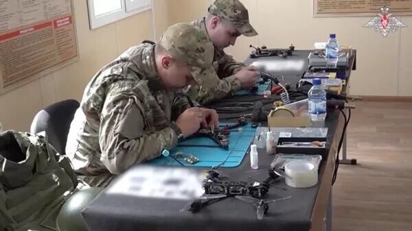 Предприятие по ускоренной разработке и поставке перспективных беспилотников в войска, участвующие в спецоперации, в одном из тыловых полигонов в зоне СВО - Sputnik Узбекистан