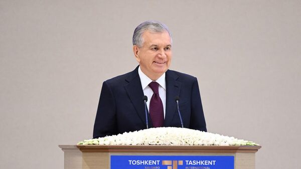Prezident Shavkat Mirziyoyev vistupayet na plenarnom zasedanii tretyego Tashkentskogo mejdunarodnogo investitsionnogo foruma.
 - Sputnik O‘zbekiston