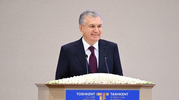 Президент Шавкат Мирзиёев выступает на пленарном заседании третьего Ташкентского международного инвестиционного форума.
 - Sputnik Узбекистан