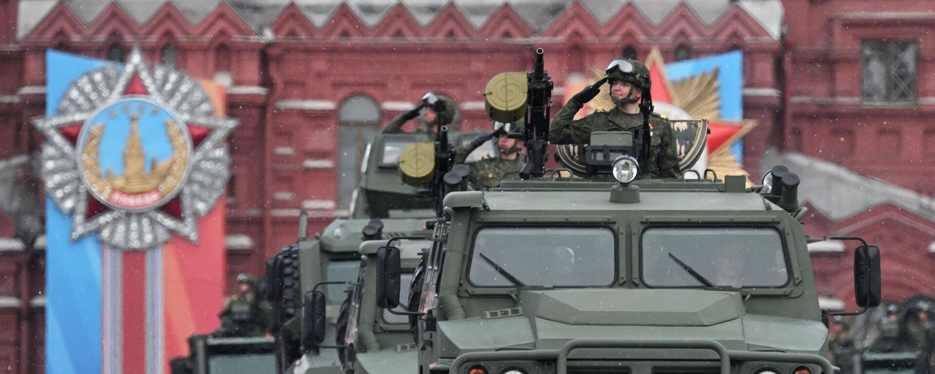 Бронеавтомобиль Тигр-М на военном параде на Красной площади - Sputnik Ўзбекистон, 1920, 07.05.2025
