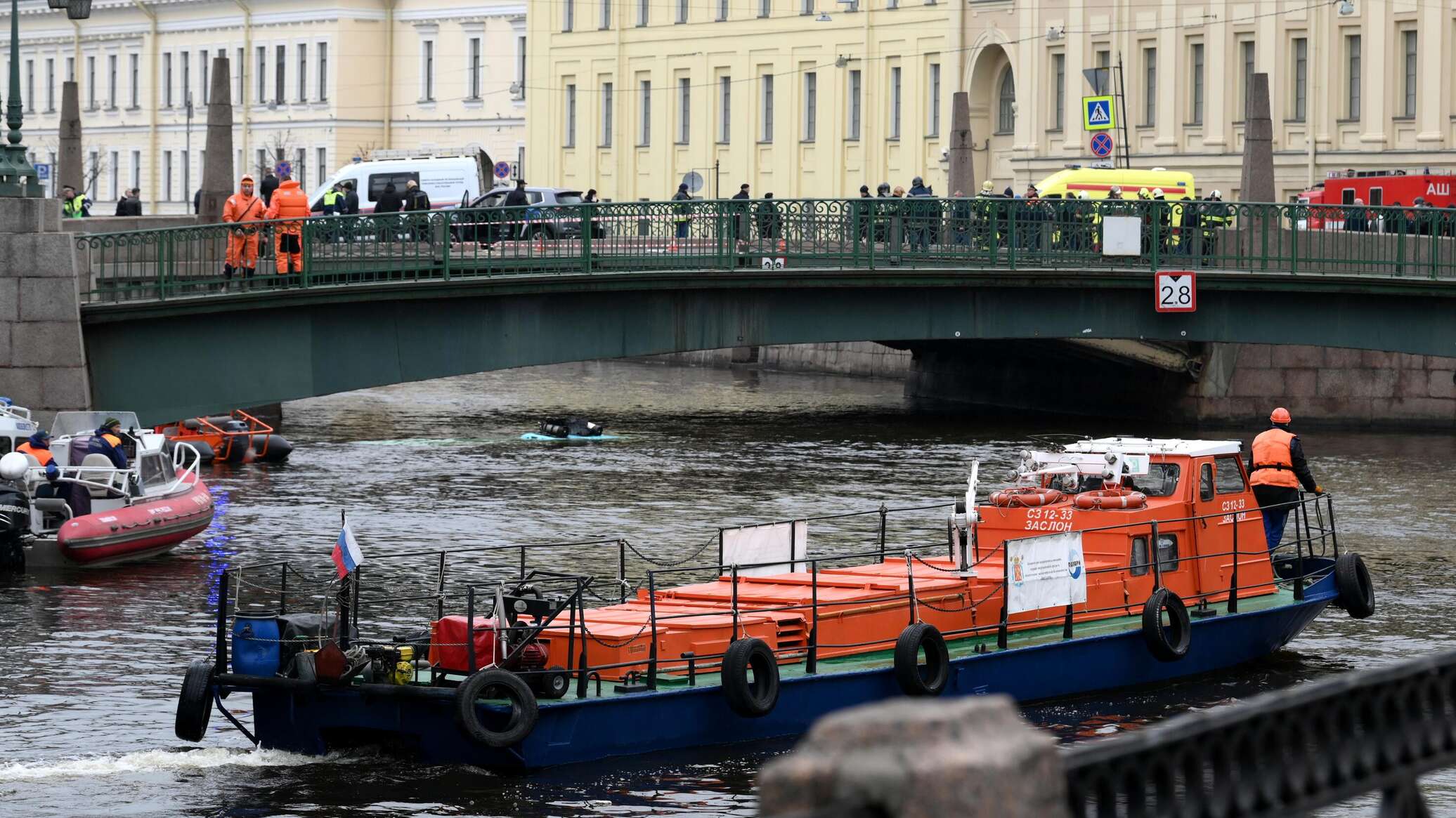 Что известно о падении автобуса в реку Мойка в Санкт-Петербурге