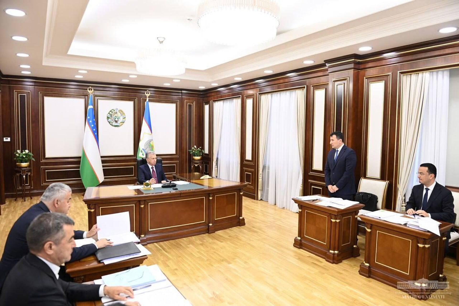 Президенту доложили о реализации договоренностей и дальнейших планах инвестиционного сотрудничества с зарубежными партнерами - Sputnik Узбекистан, 1920, 11.05.2024