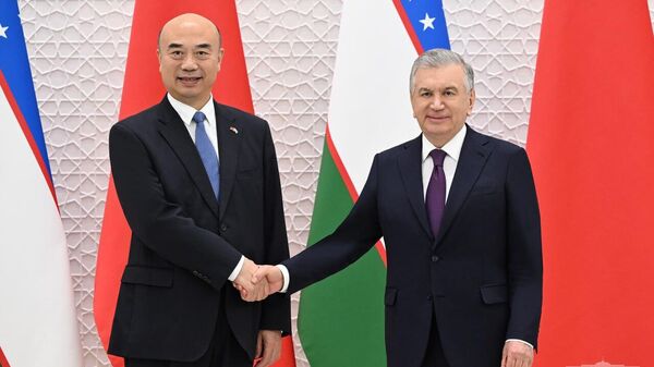 Шавкат Мирзиёев принял делегацию Китайской Народной Республики во главе с заместителем Премьера Государственного совета Лю Гочжуном - Sputnik Узбекистан