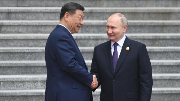 Президент РФ Владимир Путин прибыл в Китай с официальным визитом  - Sputnik Узбекистан