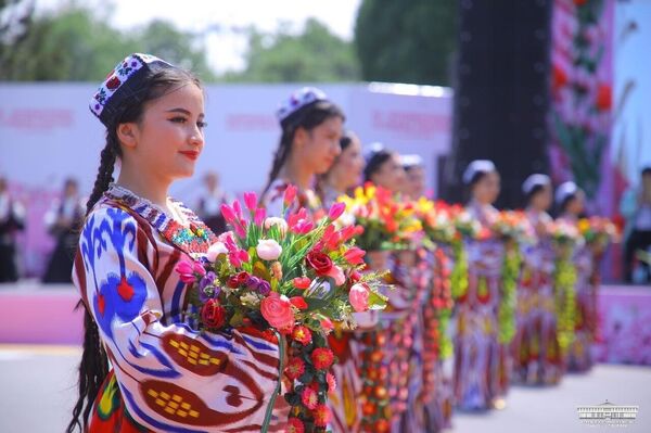 В Намангане стартовал фестиваль цветов - Sputnik Ўзбекистон