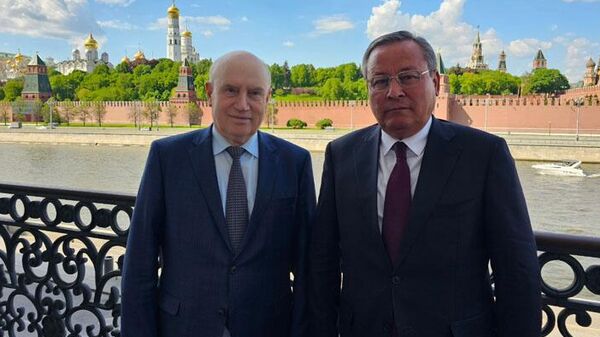 В Исполнительном комитете СНГ состоялась встреча с делегацией Республики Узбекистан - Sputnik Узбекистан