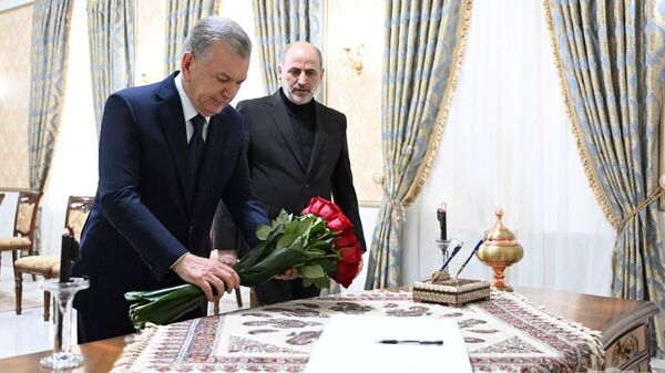 Президент Республики Узбекистан посетил посольство Ирана в Ташкенте - Sputnik Узбекистан