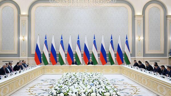 Состоялись переговоры делегаций Узбекистана и России в расширенном формате - Sputnik Узбекистан