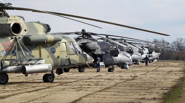 Учебно-тренировочные полеты вертолетов армейской авиации - Sputnik Узбекистан