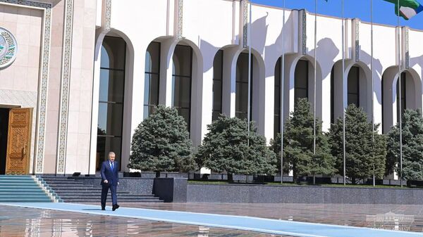 Шавкат Мирзиёев отправился в Бухарскую область - Sputnik Узбекистан