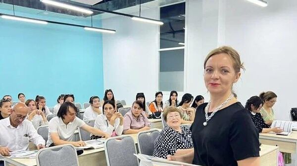 В Узбекистане открылась Летняя школа русского языка, организованная Российским университетом дружбы народов имени Патриса Лумумбы - Sputnik Узбекистан
