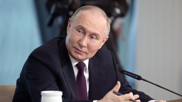 Рабочая поездка президента Владимира Путина в Санкт-Петербург - Sputnik Ўзбекистон
