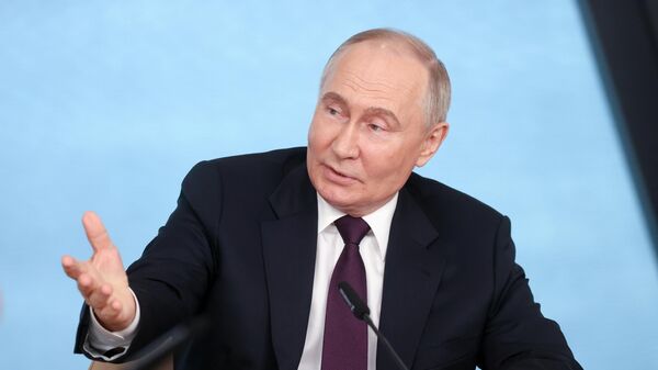 Рабочая поездка президента Владимира Путина в Санкт-Петербург - Sputnik Узбекистан