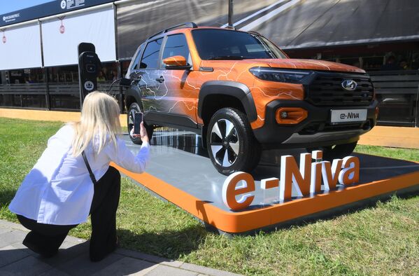 Автомобил &quot;e-Niva&quot;, &quot;Lada Niva Travel&quot;нинг электр версияси. - Sputnik Ўзбекистон