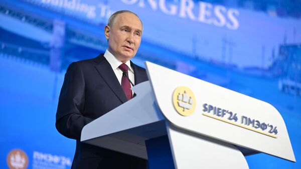  Выступление президента Владимира Путина на Петербургском международном экономическом форуме (ПМЭФ) - Sputnik Узбекистан